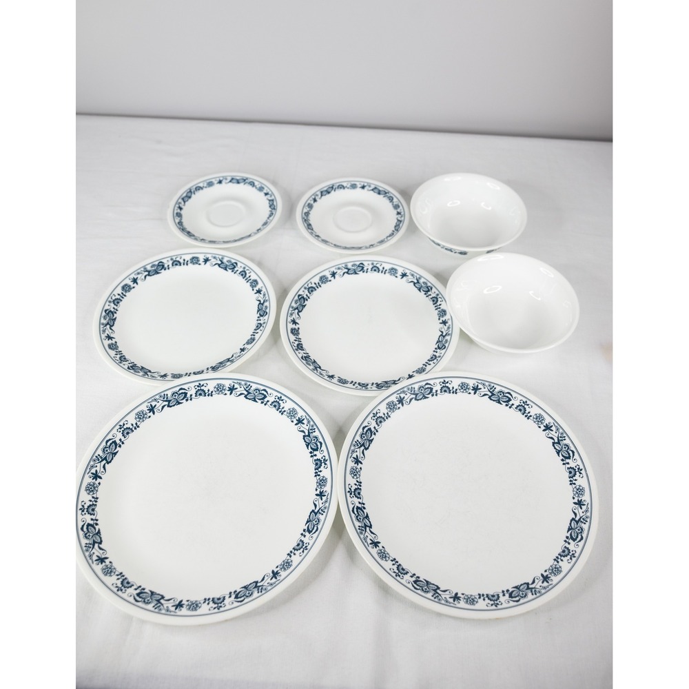Corelle Dinnerware Set 8pc Old Town Blue onion White Good Vintage bowl dinner